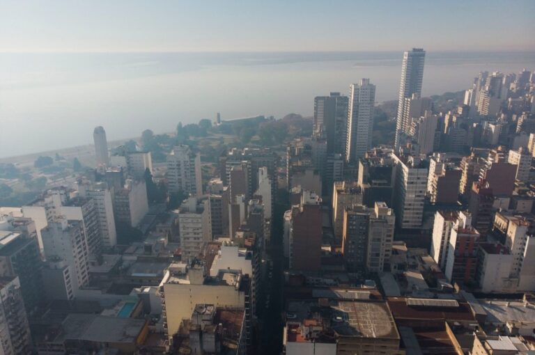 El humo cubrió Rosario el domingo a la mañana