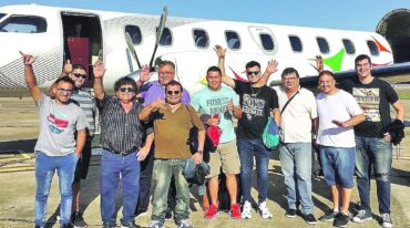 Los Palmeras antes de emprender vuelo hacia uno de los tantos shows.