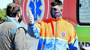 Al ingresar al trazado concordiense enfermeros miden la temperatura. Auto Moto Club