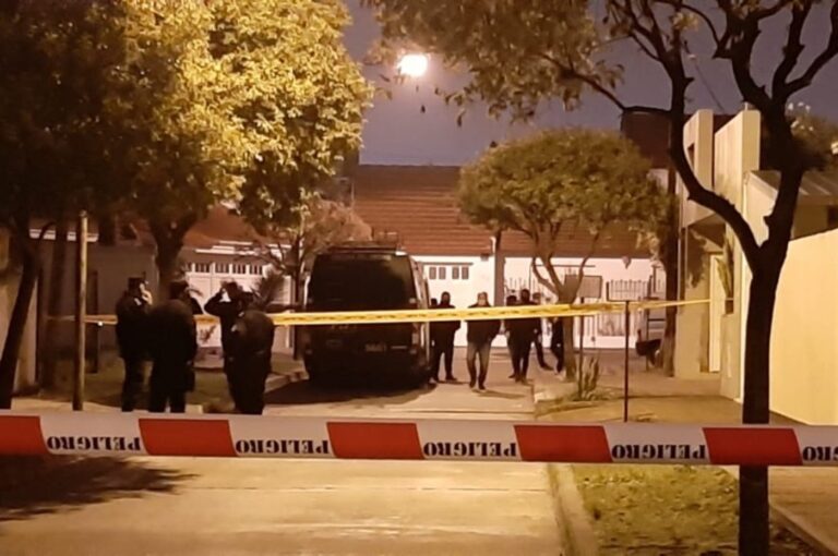 La policía llegó a la vivienda de la calle Roque Saenz Peña al 500