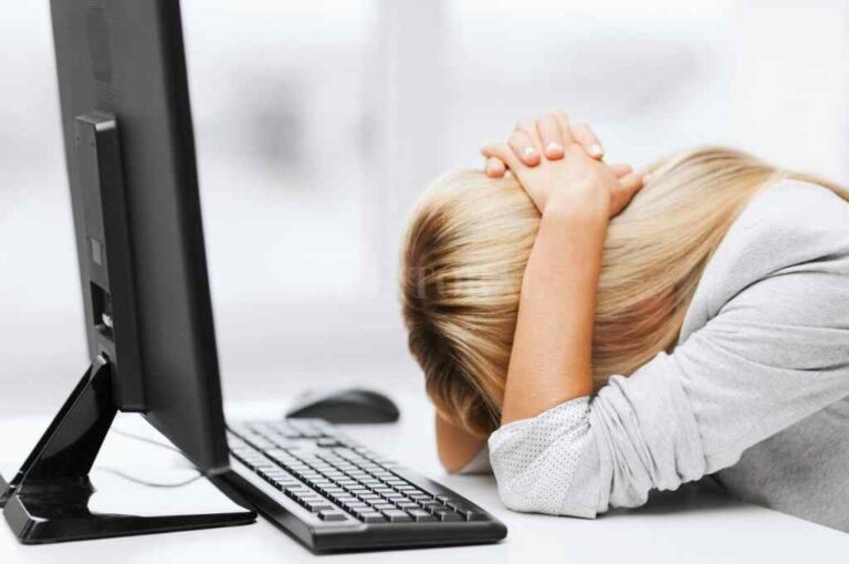 El estrés crónico laboral produce el efecto de un 'fósforo quemado'. Al intentar hacer un trabajo y no lograrlo