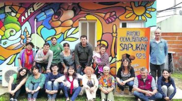 Frente del estudio La Colmena de Radio Sapukay. Actualmente la emisora se emite en el 103.1 del dial de Colón