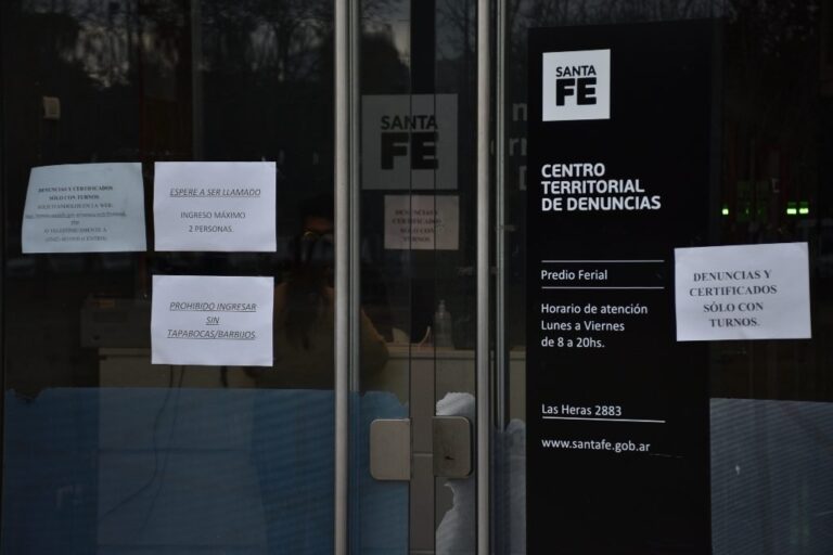 Con todos los recaudos. Así se ingresa a los centros territoriales de denuncias. Los tres que corresponden a la capital provincial ya están habilitados. Flavio Raina.