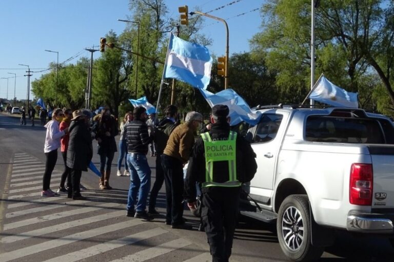 Desde las primeras horas de la tarde de ayer dirigentes