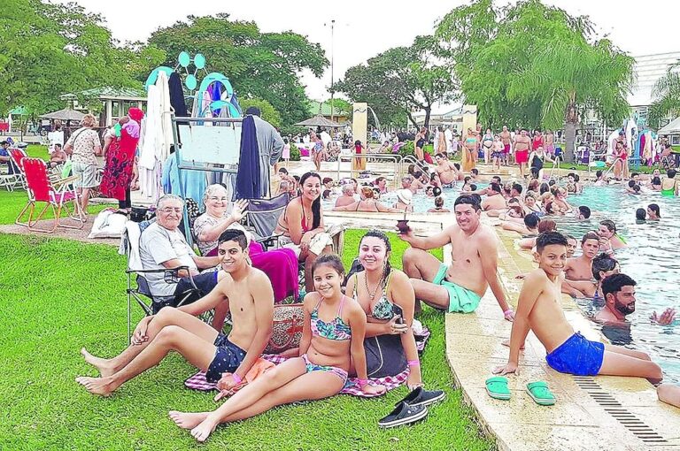 Entre municipales y privados hay al menos unas mil personas