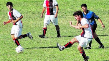 Con 18 años Mariano Panozzo aparecía como uno de los jóvenes proyectos del fútbol liguista. Logró el histórico campeonato conseguido por Palermo en el año 2006.
