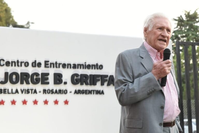 El Maestro Griffa expresó que "cada vez que me comunico con él (por Bielsa) me pongo muy contento con lo que sigue consiguiendo". Archivo.