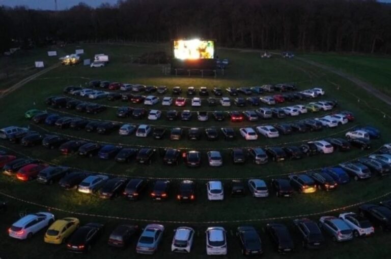 La entrada será gratis y el audio de la película se va a emitir por el 104.5 del dial. Lo interesante es que el lugar elegido es ahora un predio verde recuperado. Mirador Provincial.