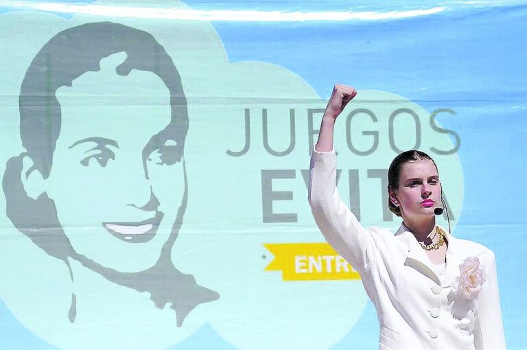 Natacha Wollert en la piel de Evita (2015).