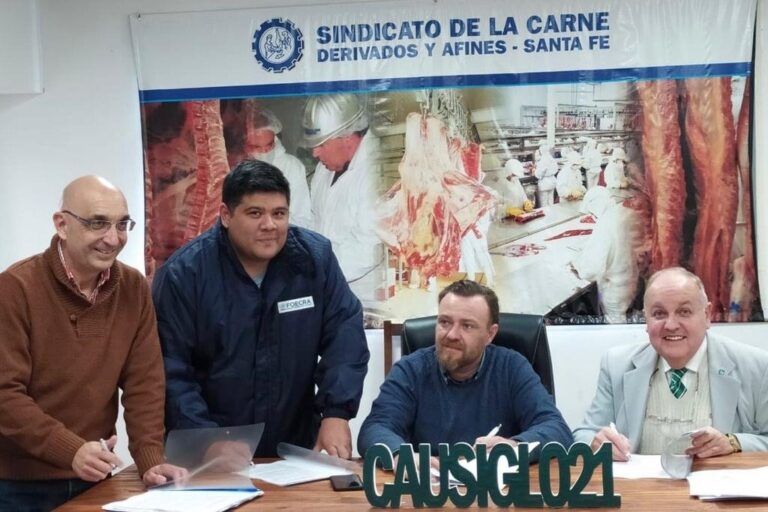 Representantes de las instituciones firmantes del convenio. Gentileza: prensa Universidad Siglo 21.