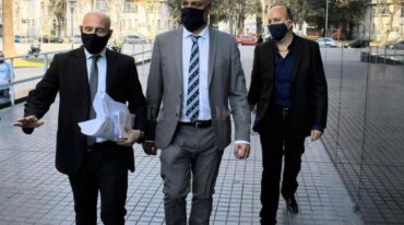 Imputaron a Ponce. El fiscal rosario Gustavo Ponce Asahad (centro) fue imputado por delitos vinculados con la denuncia del empresario de juego Leonardo Peiti de haberle exigido importantes sumas de dinero a cambio de protección judicial. En una audiencia