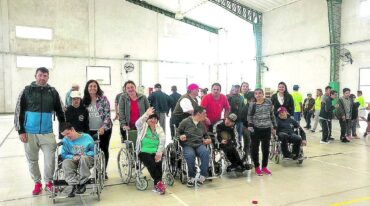 Alumnos del Programa de Deportes del Cemi paranaense en épocas de intervención en encuentros para discapacitados. Secretaría de Desarrollo Social de Paraná.