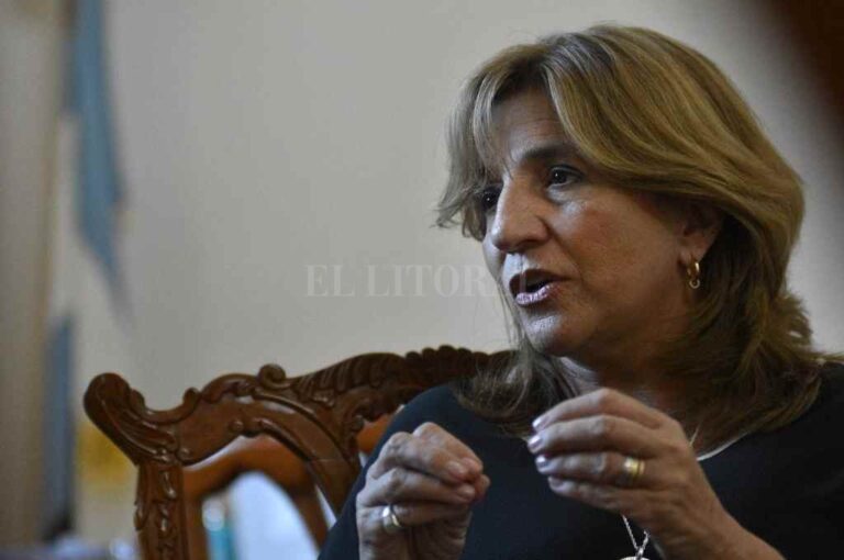 La ministra Frana señaló que la renegociación de contratos ahora tiene la instancia particular con el paraguas del acuerdo global.     Pablo Aguirre
