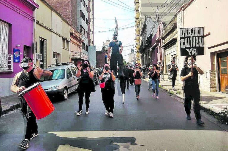 Los manifestantes consideran necesario habilitar espacios públicos para espectáculos al aire libre.