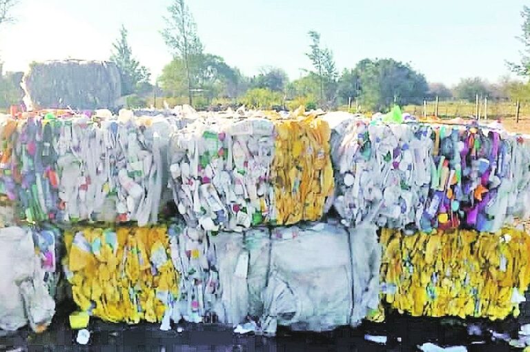 La tarea de recolección continúa siendo de la comuna y la separación y recuperación de los residuos