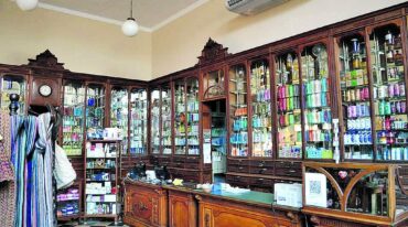 El actual edificio de la farmacia