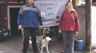 Dolor. Los padres de Julieta (Adrián y Fabiana) recibieron a Multimedios El Litoral en su casa de Berabevú. Contaron su pena por la pérdida de su hija y expresaron que confían en la justicia. Mirador Provincial.