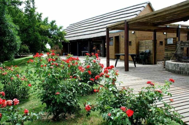 Mucha incertidumbre tienen los cabañeros respecto a lo que ocurra en la temporada de verano.    Archivo El Litoral