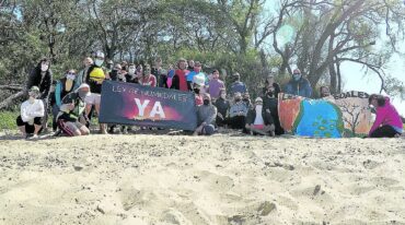 La caravana náutica en contra de las quemas tuvo convocatoria en el río y en la Costanera paranaense.