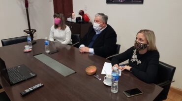 Tanto el presidente comunal como los directivos del Howard Johnson se mostraron contentos por esta posibilidad que se abre. Gentileza: prensa Comuna de Timbúes.