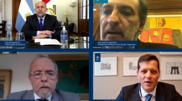 El gobernador Perotti estuvo en la teleconferencia. Gentileza: prensa BCR.