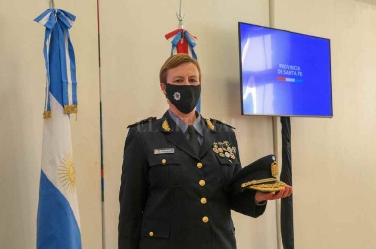 Emilse Chimenti dijo que "no le parece mal" la sindicalización policial. "Con seriedad" aclaró. Manuel Fabatía