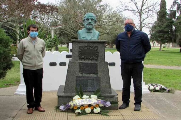 Mónaca junto a autoridades del Ejecutivo y representantes de entidades de San Agustín celebraron los 150 años de vida del pueblo. Gentileza.