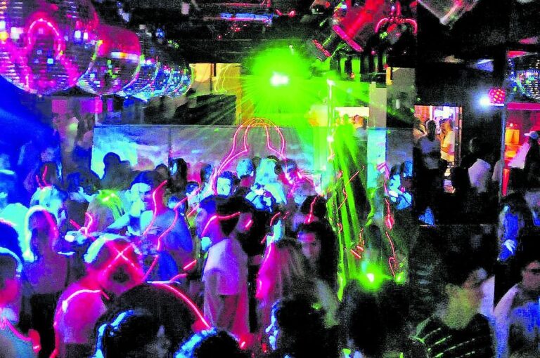 Distintas organizaciones proponen avanzar hacia el establecimiento de protocolos antes que continuar prohibiendo las fiestas.