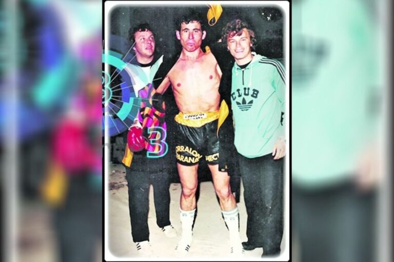 Para la foto. Tras sus peleas Héctor Rohr se quedaba por un rato largo sacándose fotos con sus seguidores.