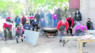 Los planteles de rugby y futsal del Paraná Rowing Club y Deportivo Máquina