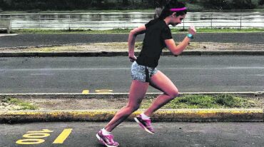 Atletas paranaenses aprovechan las habilitaciones para prepararse para la carrera virtual en espacios al aire libre. Julieta Boschiazzo