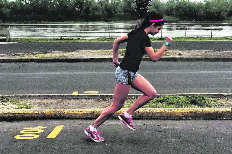 Atletas paranaenses aprovechan las habilitaciones para prepararse para la carrera virtual en espacios al aire libre. Julieta Boschiazzo