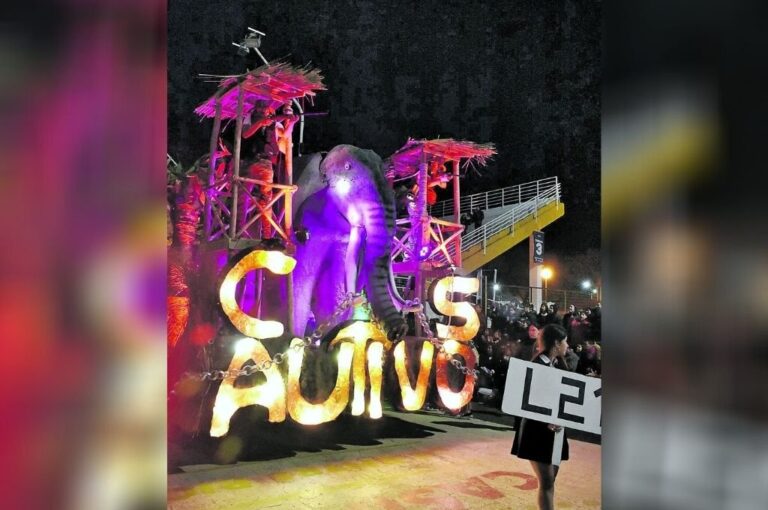 Una de las carrazas en el desfile del 2019. Gentileza Marcelo Fiori
