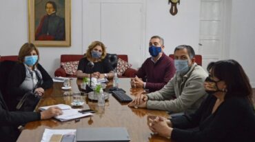 Parte de la representación femenina del gabinete: las ministras Cantero y Martorano presiden una reunión de equipos de Educación y Salud. Archivo.