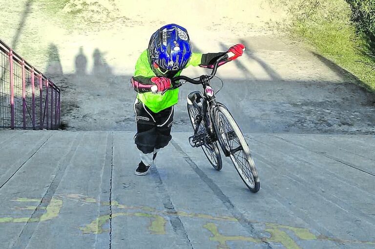 La nueva camada de pilotos de la Apabi se entrena en la recuperada pista