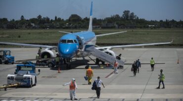 La emoción de volver. Retornaron los vuelos de cabotaje al Aeropuerto Internacional de Rosario. Marcelo Manera