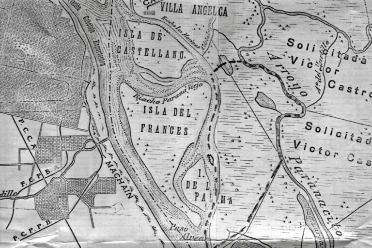 El límite norte comenzaba desde una línea perpendicular al río Paraná frente al Bulevar 27 de Febrero