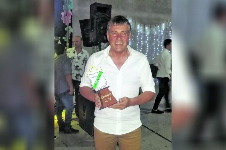 El año pasado recibiendo un reconocimiento de la gente de Arsenal de Viale