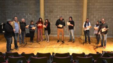 Los realizadores del radioteatro de LT9 durante una de las instancias de grabación realizadas en el mes de julio en las instalaciones del auditorio de ATE. archivo/Pablo Aguirre