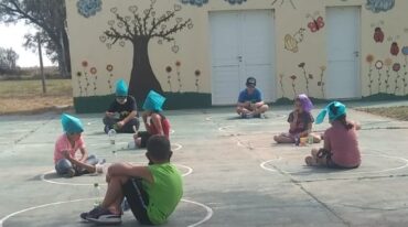 Distanciamiento. Bajo esa modalidad se encontraron los alumnos de Colonia Las Bandurrias para el retorno a clases presenciales. Mirador Provincial