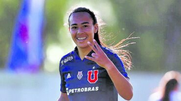 La jugadora concordiense disfrutando de un gran momento en la U de Chile.