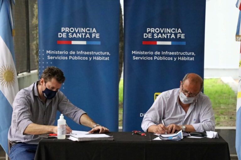 El acto. Hubo 28 oferentes para las obras de bacheo en rutas santafesinas. Gentileza: prensa Gobierno de Santa Fe.