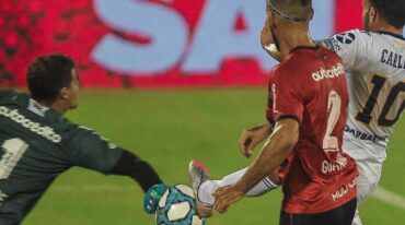 La opinión de Tevez sobre la jugada en que se lesionó Aguerre. "Nos jugamos los dos