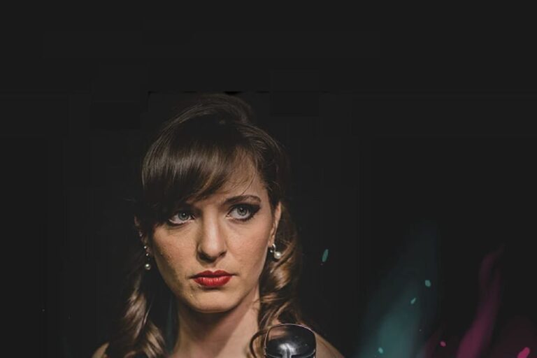 Janise se encuentra presentando "Saudade" y "Superpoder"