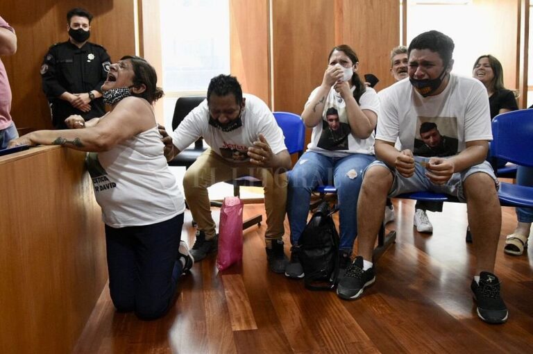 Desgarrador fue el momento que protagonizaron los familiares de las víctimas al conocerse las sentencias. Marcelo Manera