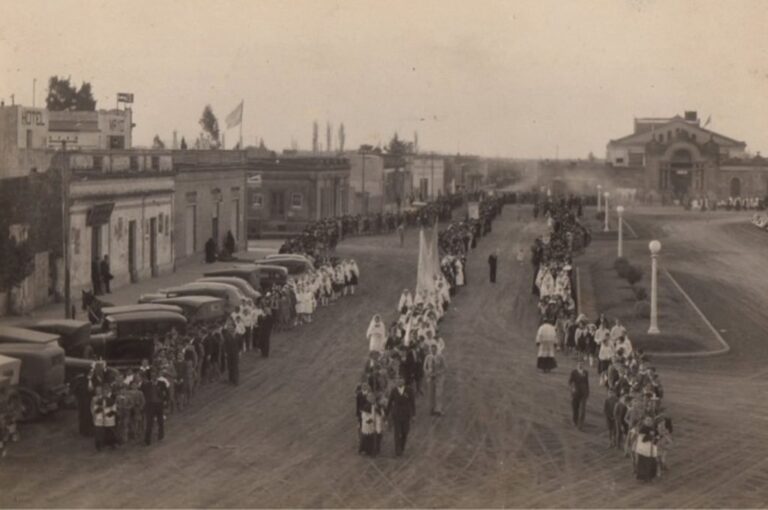 En el anterior concurso "aparecieron" valiosas fotos que los vecinos atesoraban en sus cajones. Ahora se redobla la apuesta y se abre a cualquier registro fotográfico relevante para Sastre. Gentileza.