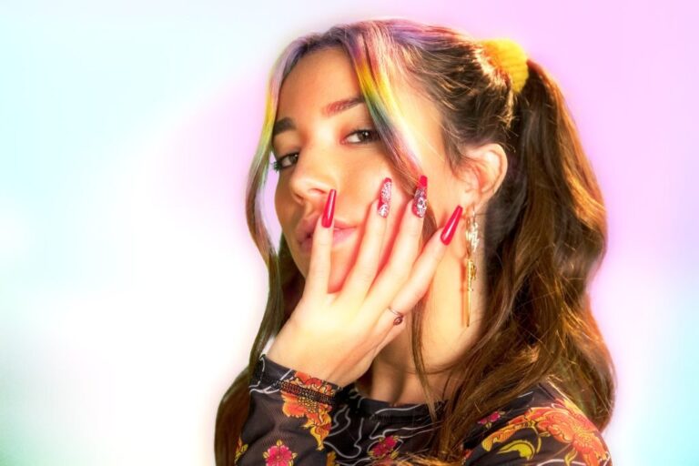 Alaina combina diferentes estilos en su música