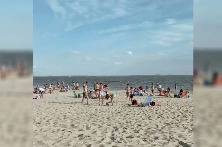 Unas 400 personas coparon un balneario en la costa del Uruguay.  Captura digital