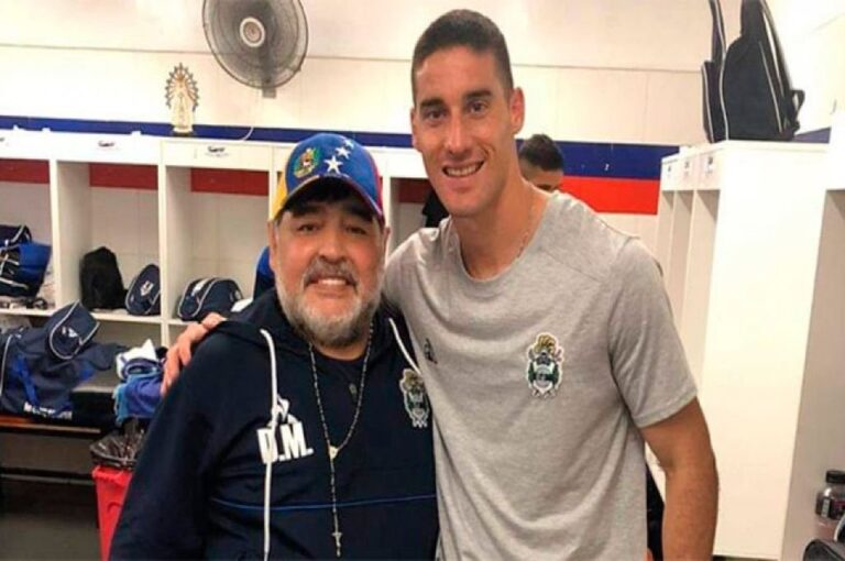 Junto con el astro y actual entrenador Diego Maradona