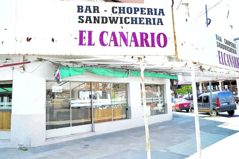 El Canario funcionó durante 47 años la esquina de Alem y Alsina hasta cerrar definitivamente sus puertas semanas atrás. Marcelo Miño